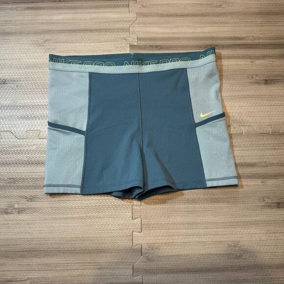 Nike Pro Women's High-Waisted 3" Training Shorts with Pockets - Picture 1 of 3